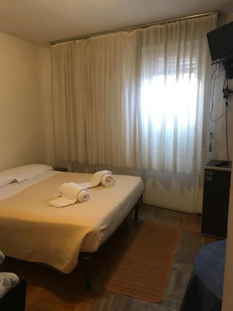 Hotel Carillon Lavena Ponte Tresa Ngoại thất bức ảnh